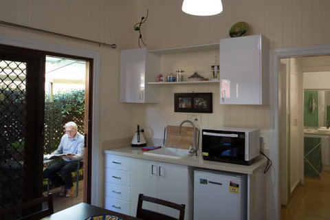 Pale Pacific Holiday Units - Australian Directory 23