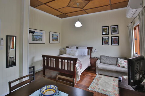 Pale Pacific Holiday Units - Australian Directory 9