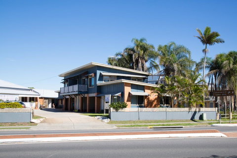 Pale Pacific Holiday Units - Australian Directory 1