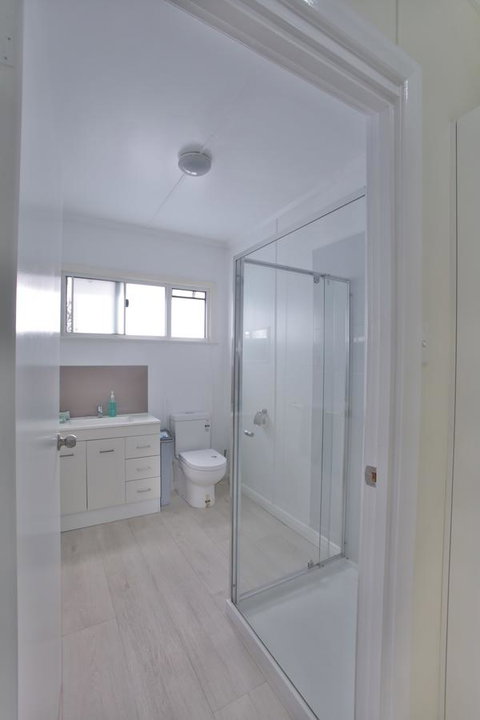 Pale Pacific Holiday Units - Australian Directory 31