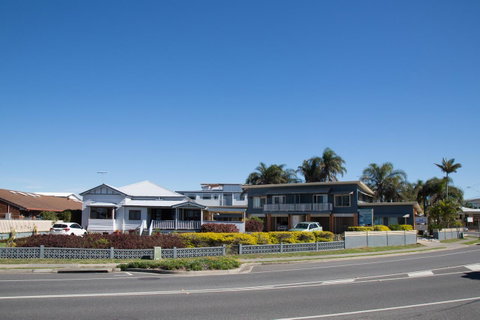Pale Pacific Holiday Units - Australian Directory 0