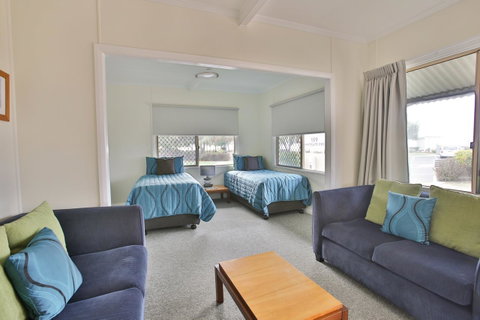 Pale Pacific Holiday Units - Australian Directory 11