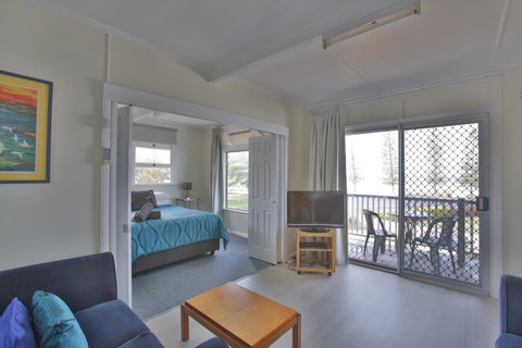 Pale Pacific Holiday Units - Australian Directory 13