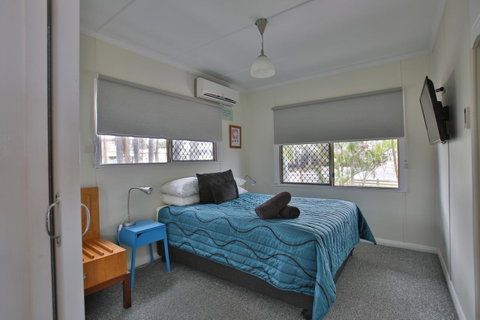 Pale Pacific Holiday Units - Australian Directory 10