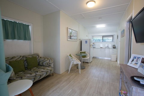 Pale Pacific Holiday Units - Australian Directory 19