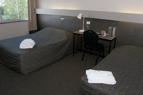 Brighton Hotel - Australian Directory 4