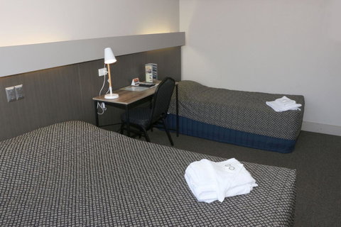 Brighton Hotel - Australian Directory 6