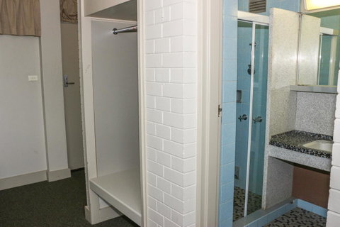 Brighton Hotel - Australian Directory 10