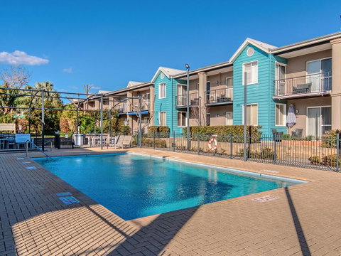 Waters Edge Apartment With Jetty - Australian Directory 1