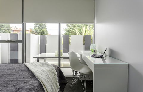 Well-Appointed 3 Bedroom, 2 Bath, Parking & Pool - Australian Directory 2