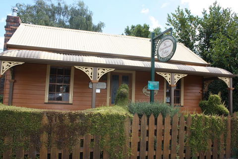 Westbury Gingerbread Cottages - Australian Directory 2