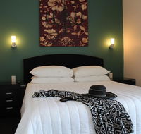 Whale Inn  Restaurant - Australian Directory