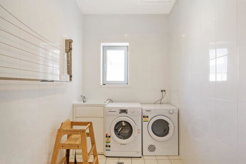 Wharf Apartment Unit 15 - Australian Directory 3