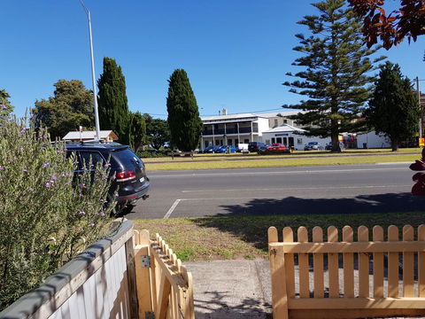 WHARF COTTAGE - Australian Directory 1