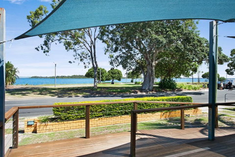 Wheelchair Friendly With Water Views - Welsby Pde, Bongaree - Australian Directory 3