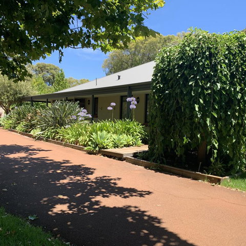 Willow Lodge - Australian Directory 3