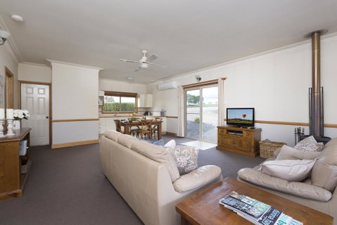 Windsors Edge Cottage Pokolbin - Australian Directory 3