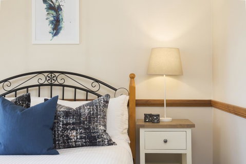 Windsors Edge Cottage Rothbury - Australian Directory 1