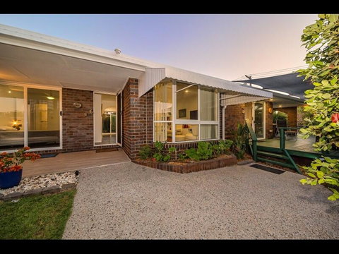 Woorim Secluded Palms Cottage - Australian Directory 0