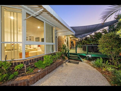 Woorim Secluded Palms Cottage - Australian Directory 1