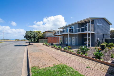 Xanadu - Aldinga Beach - Australian Directory 1
