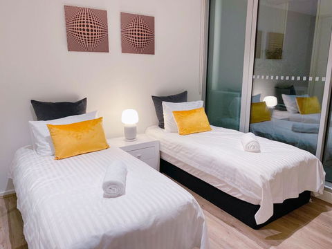 Xu's Residence@888 Collins St - Australian Directory 3
