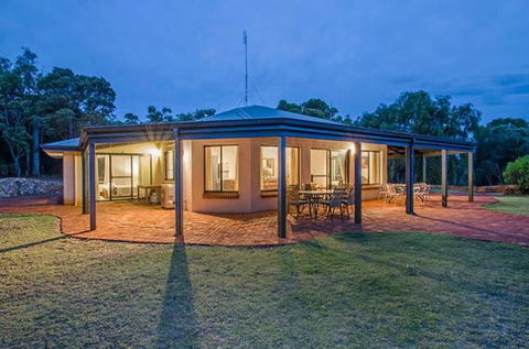 Yallingup Pet Friendly Bush Retreat - Australian Directory 0