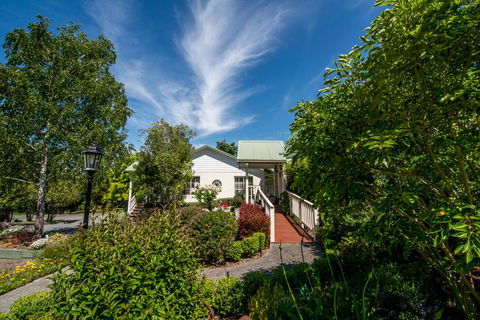 Yarra Gables - Australian Directory 0