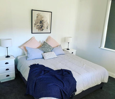 Yellow Door House Adelong - Australian Directory 2