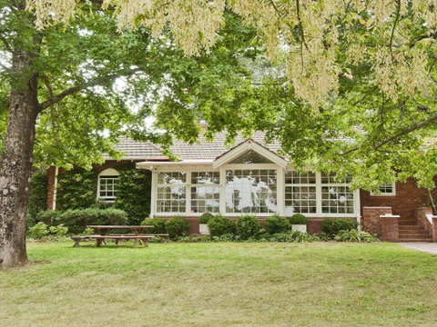 York Cottage - Grand Gate House And Enchanting Gardens - Australian Directory 0