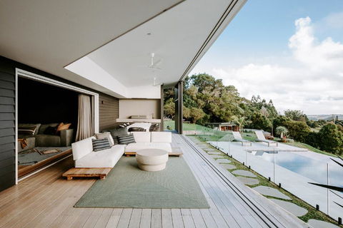 Your Luxury Escape - The Retreat - Australian Directory 1