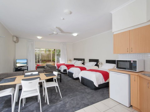 Zenith Studio, Unit 4/10 Messines Street - Australian Directory 3