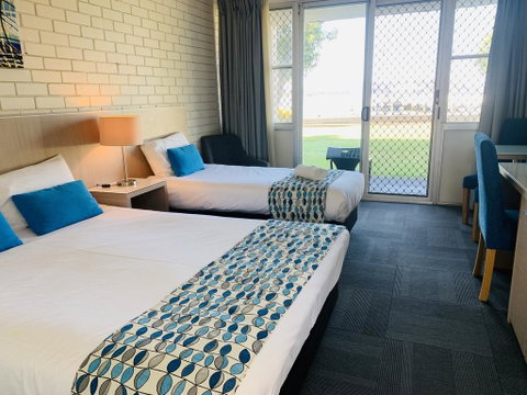 Zorba Waterfront Motel - Australian Directory 2