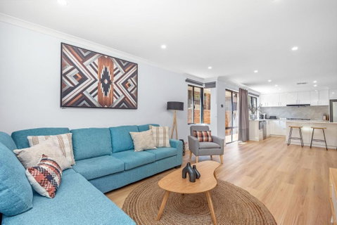 18 Bateman Retreat 4bdr 25bth - Australian Directory 1