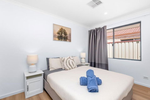 18 Bateman Retreat 4bdr 25bth - Australian Directory 2