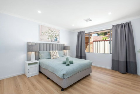 18 Bateman Retreat 4bdr 25bth - Australian Directory 0