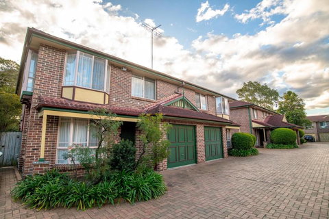 3bedroom Townhouse At Dundas - Australian Directory 1