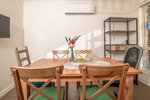 3bedroom Townhouse At Dundas - Australian Directory 4