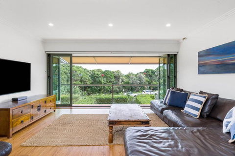 A Perfect Stay - 3 James Cook Apartments - Australian Directory 1