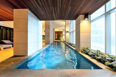 A Chic & Lovely 2BR Apt CBD With City Views - Australian Directory 2