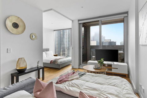 A Chic & Lovely 2BR Apt CBD With City Views - Australian Directory 3