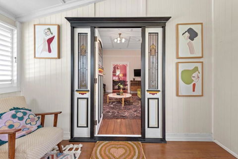 A Colourful Life 4Bed-2Bath-1Car - Queenslander - Australian Directory 4