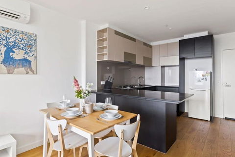 A Comfy 2BR Apt W City Views Near Southern Cross - Australian Directory 3