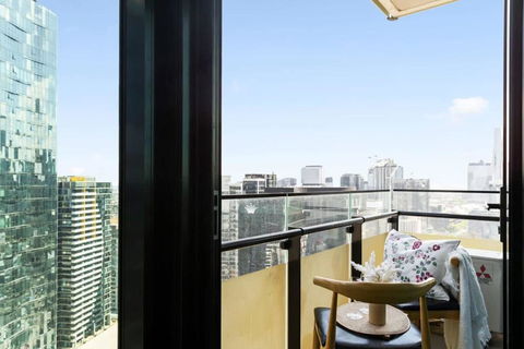 A Cozy 2BR Apt Near Crown With City Skyline Views - Australian Directory 1