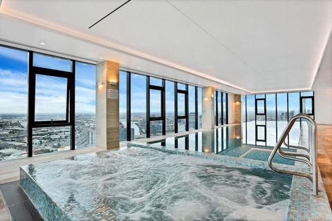 A Cozy 2BR Apt Near Crown With City Skyline Views - Australian Directory 3