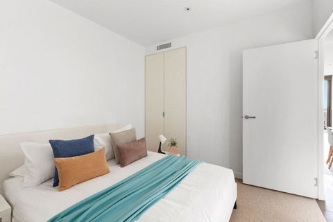 A Cozy 2BR Apt With Free WiFi In Prime Melbourne - Australian Directory 1