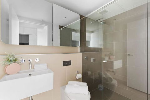 A Cozy 2BR Apt With Free WiFi In Prime Melbourne - Australian Directory 2