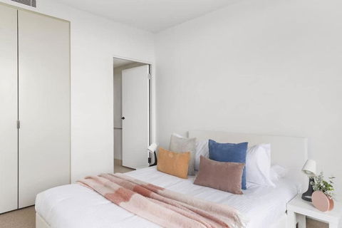 A Cozy 2BR Apt With Free WiFi In Prime Melbourne - Australian Directory 4