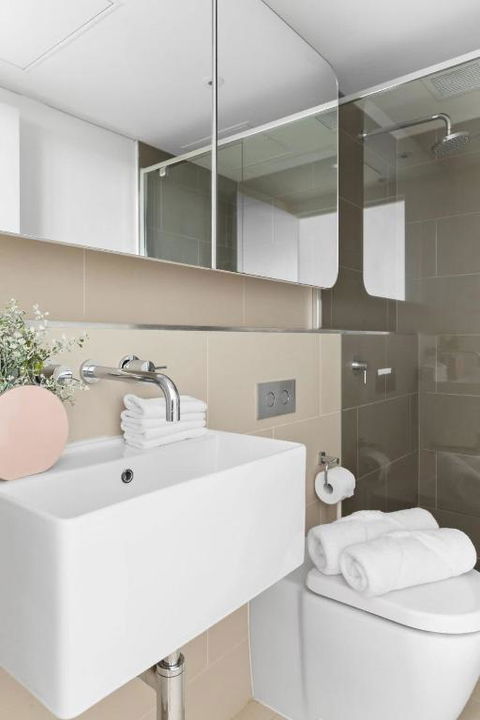 A Cozy 2BR Apt With Free WiFi In Prime Melbourne - Australian Directory 3