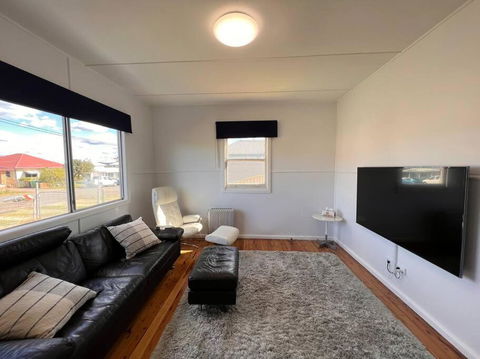 A Delightful Two-bedroom Cottage On Toowoon Bay. - Australian Directory 0